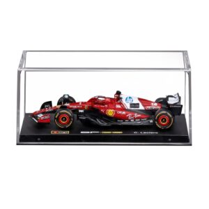 Mașina Ferrari SF25 Leclerc No.16 cu cască și display, 1:43 Bburago