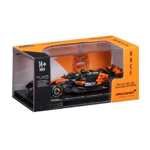 Mașina McLaren MCL39 No.4 Norris cu cască și display, 1:43 Bburago